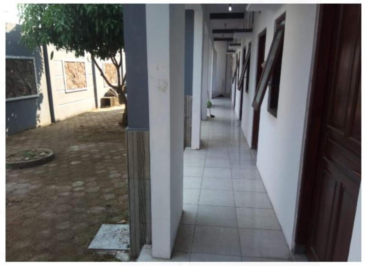 Griya Anugerah Hotel Mojokerto Kültér fotó